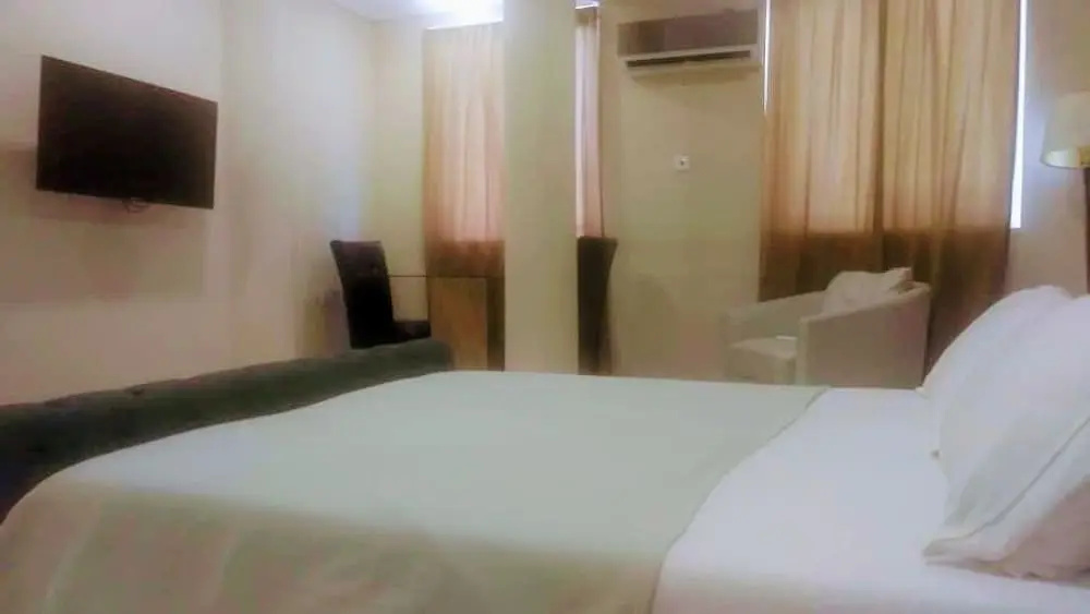 Sonnys inn and car rentals