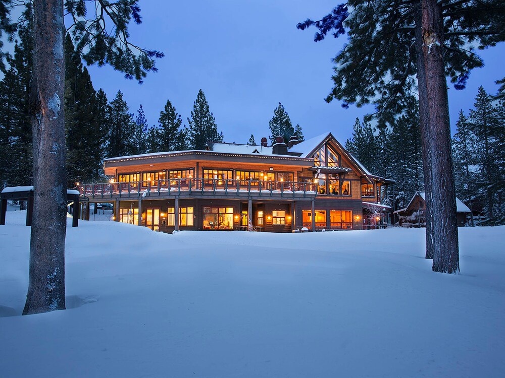 Roomy Forest-view W/ Private 2-car Garage 4 Bedroom Home