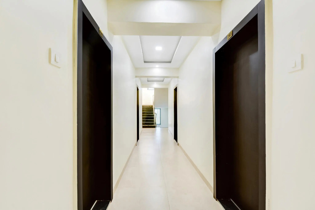 OYO Flagship 60752 V&S Hotel
