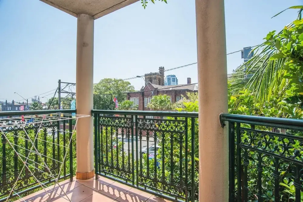Spacious & Cozy Apartment In Heart Of Redfern