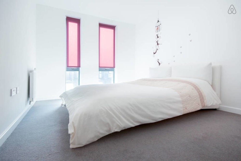 Bright 1BR Flat - 10 min Canary Wharf