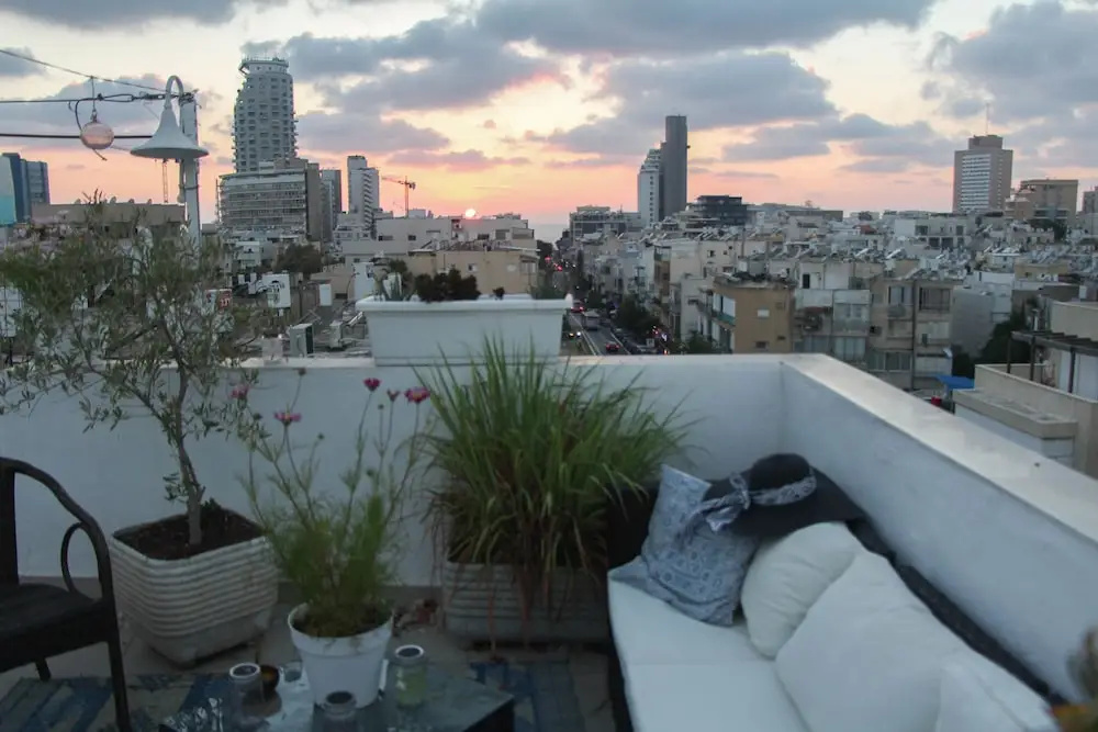 Bograshov Penthouse steps from the beach