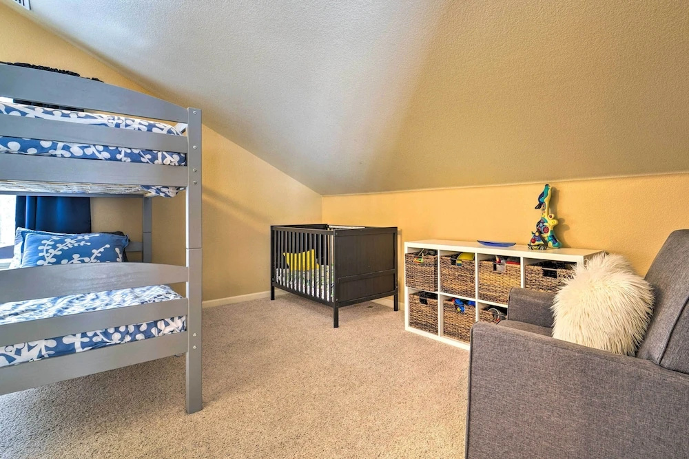 Great for Groups: Soda Springs Cabin w/ Deck!