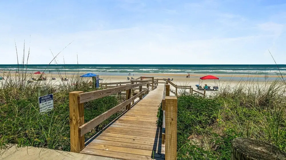 Moontide B707 by Teeming Vacation Rentals