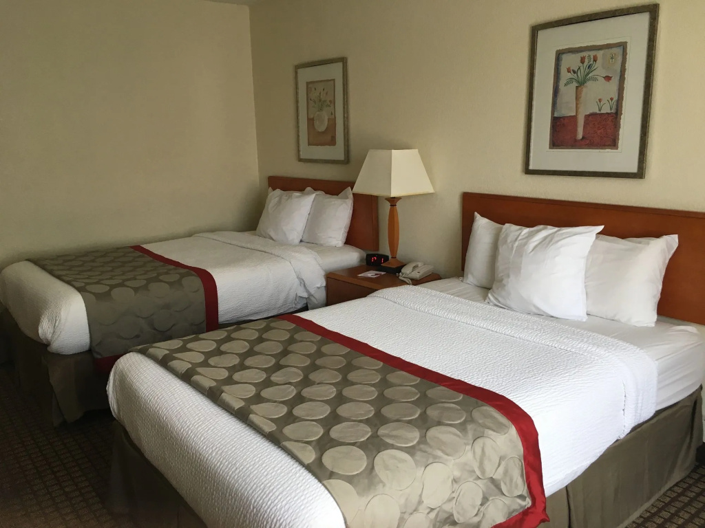 Red Roof PLUS & Suites Vicksburg