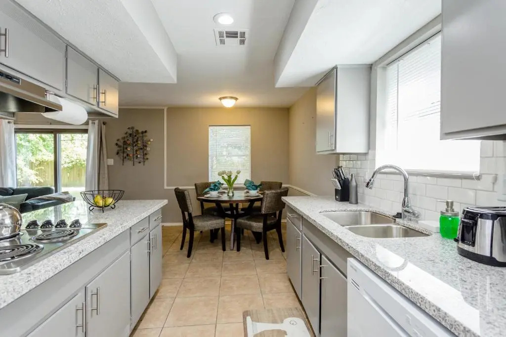 The Red Door Sunflower - Updated Home in Houston
