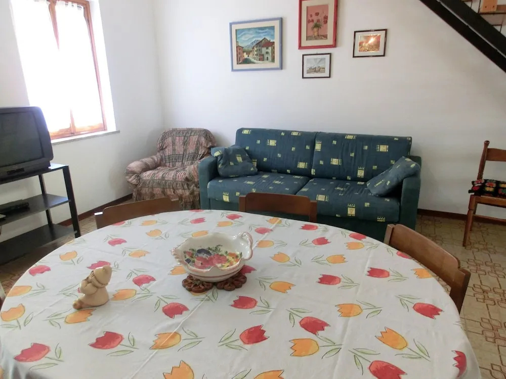 Fantastic Villa on two Floors With Garden and Swimming Pool by Beahost Rentals