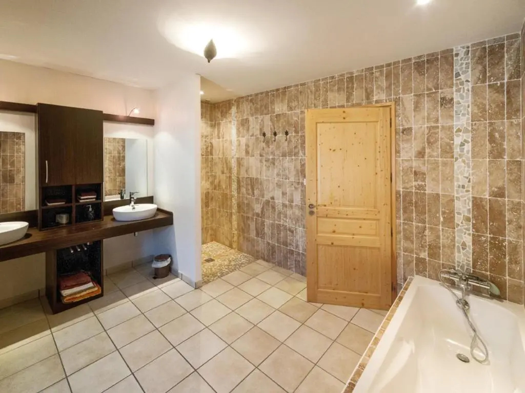 Gîte de Charme 6 Pers avec Jardin Clos à Montarcher - FR-1-496-11