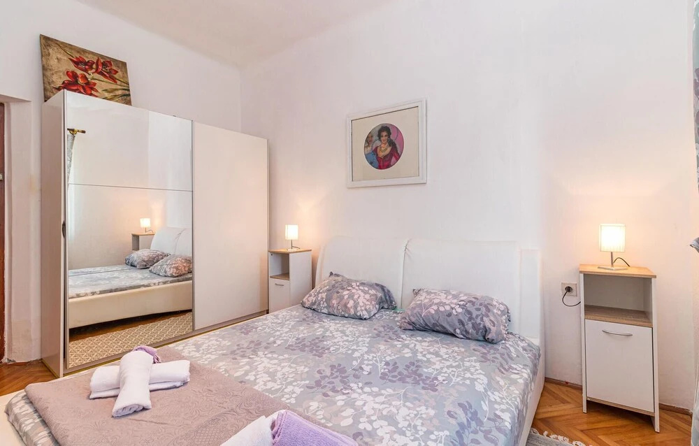 Nice Apartment in Pula with Hot Tub & 2 Bedrooms