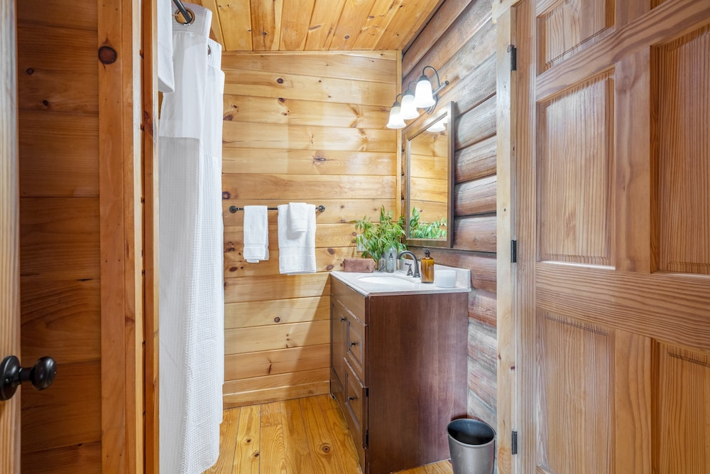 Little Sparrow by Avantstaydowntown Pigeon Forge Cabin