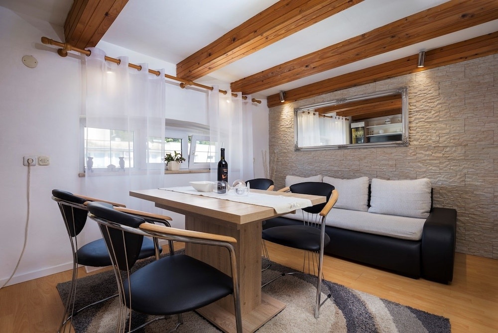 Apartment Akvileia