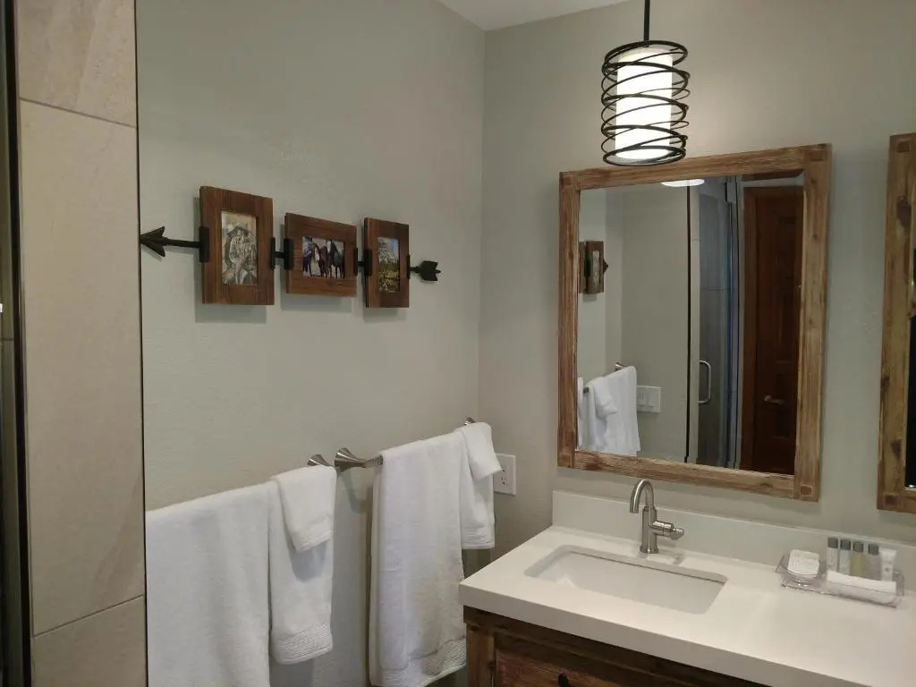 Ponderosa Ridge A B & B