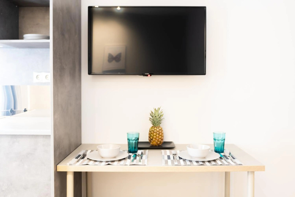 A17 Modern & Cosy 2R flat up to 4ppl near Parthenon