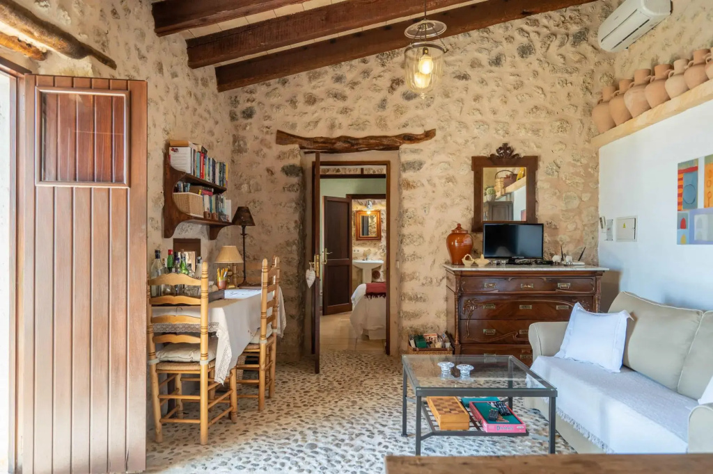 CAN PULIT finca romántica para 2 con piscina y vistas en Selva Mallorca