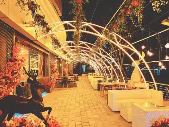 Qbox Hotel