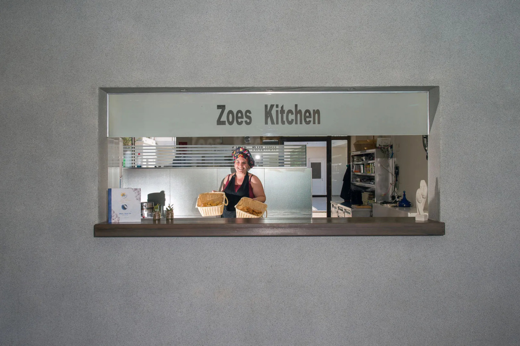 Zoes Hotel & Suites