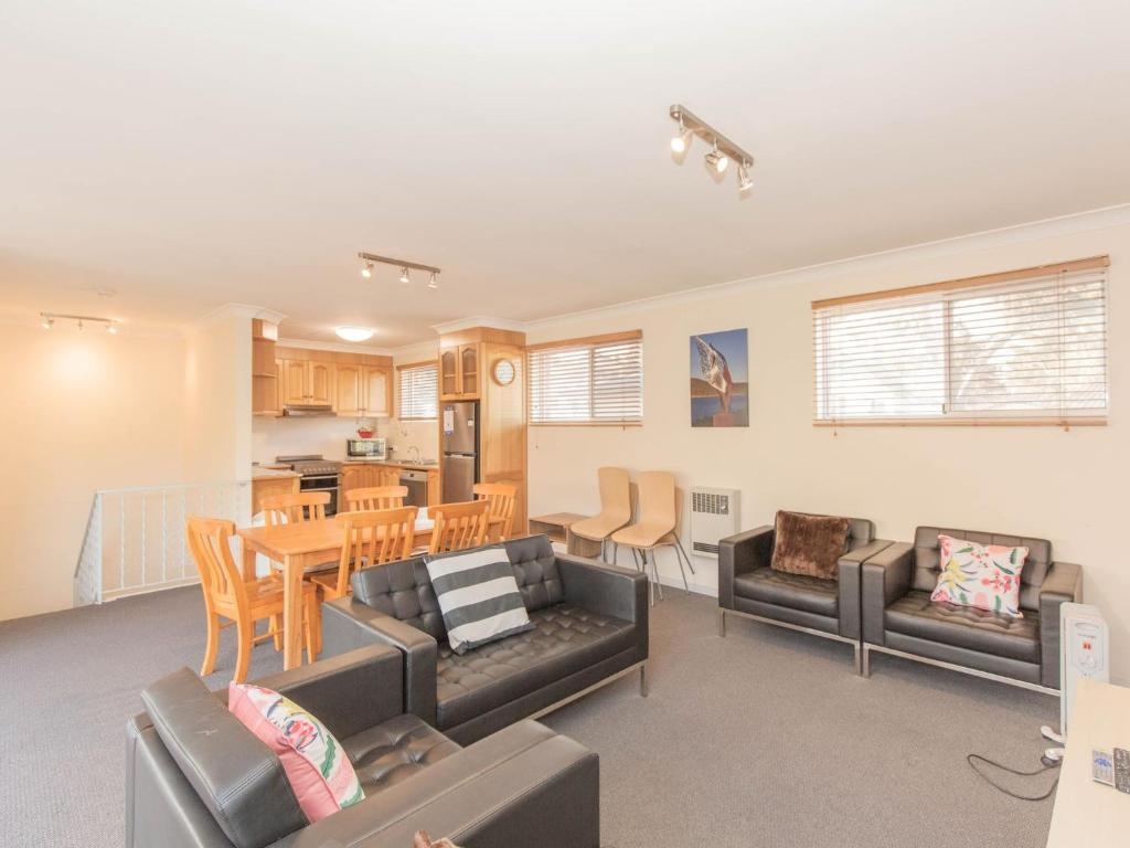 Lakeside 3/37 Cobbon Crescent