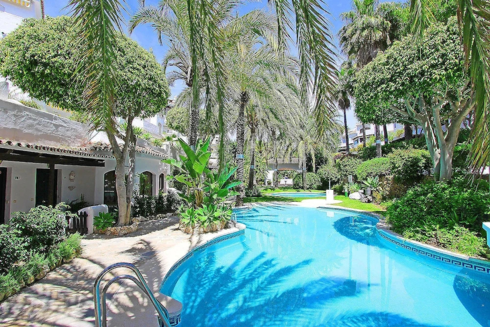 1155 Beachfront 3 Apartments 70 Mtr Golden Beach 7Bedroom 3Pool