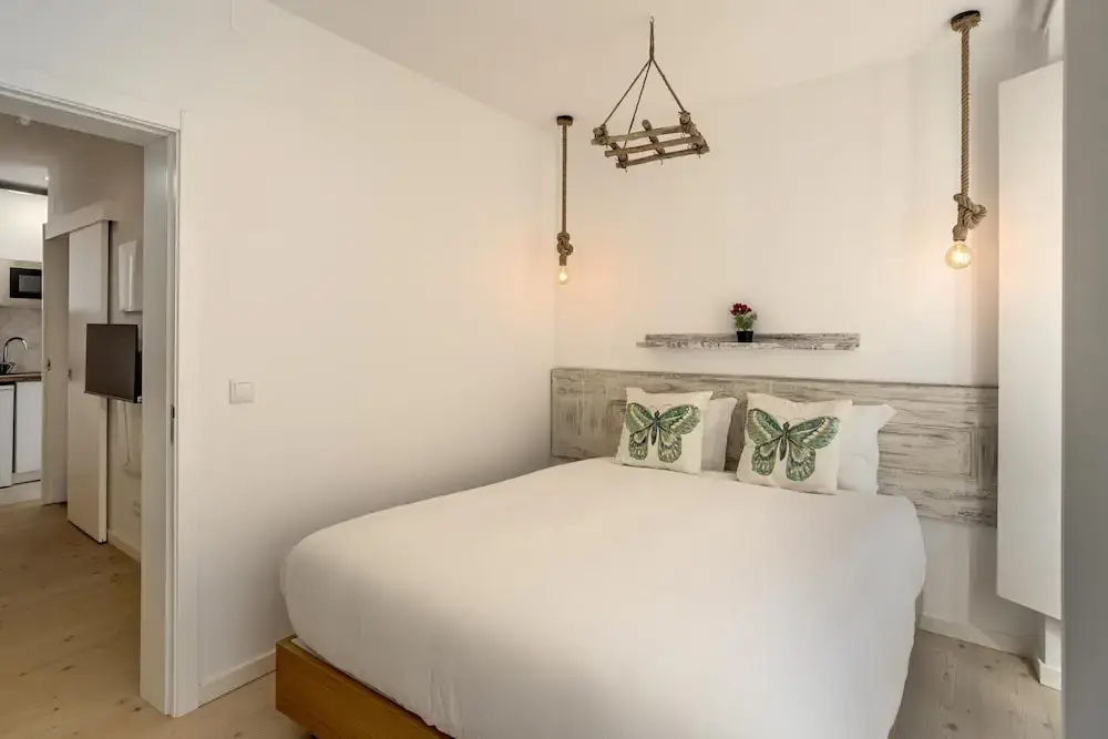 Downtown Modern Apartments by Homing
