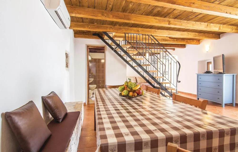 Nice Home in Porec With 2 Bedrooms, Internet and Outdoor Swimming Pool