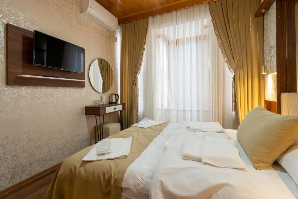 Candy Hotel