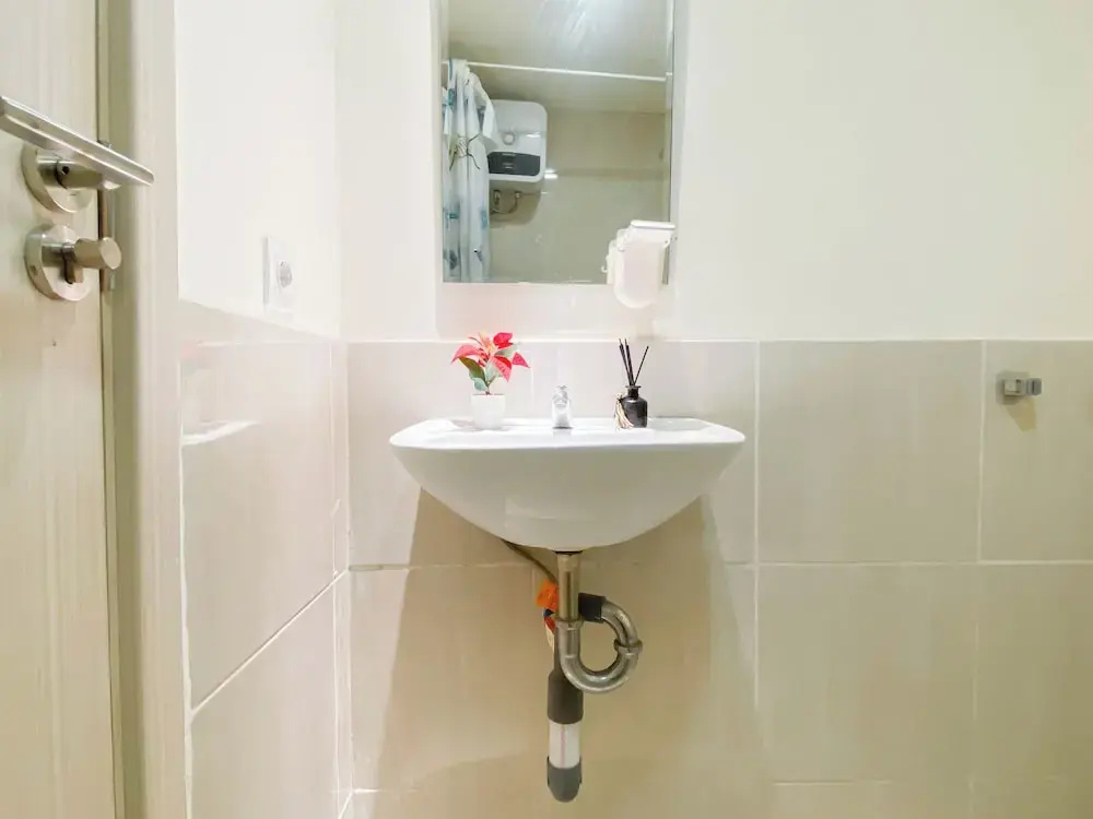 Basic 1Br With Extra Room At Meikarta Apartment