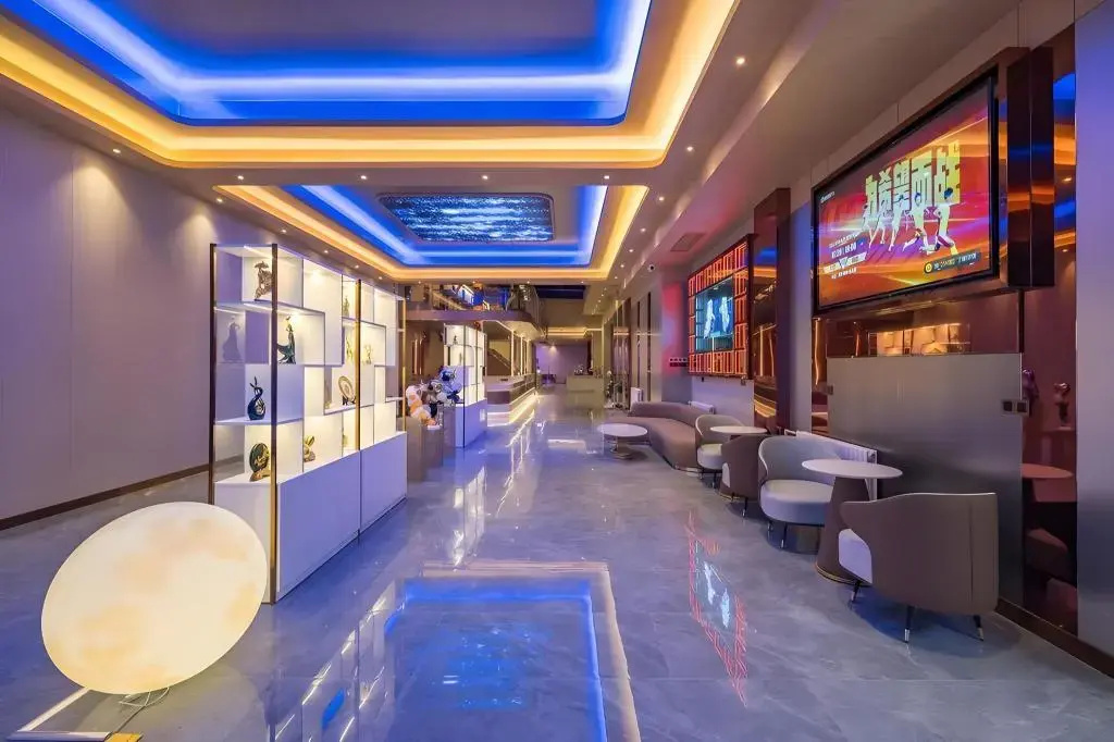 Dequan Luxury Huayuan Hotel, near SOLANA