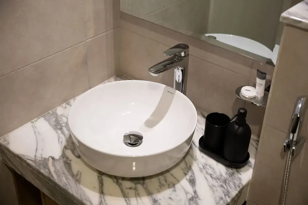Modern Luxe 2BR in Business Bay