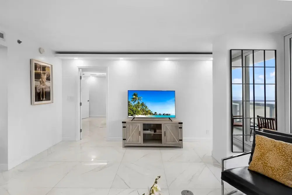 Chic Bayfront Condo With Stunning View