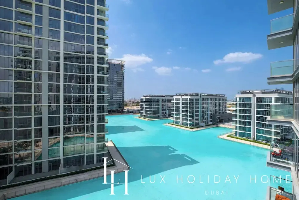 LUX | 2BR Lagoon View – District One, 10–15 min Burj Khalifa