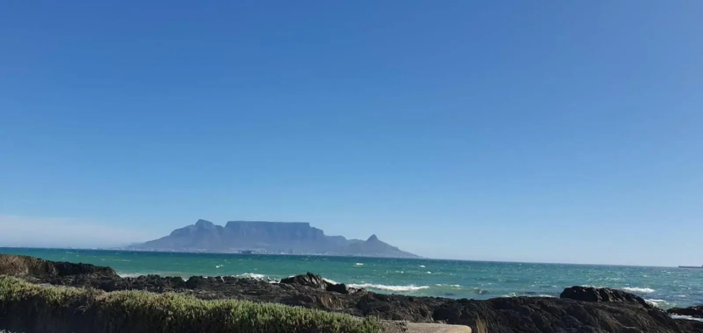 Beachfront 3-bedroom with Robben Island views