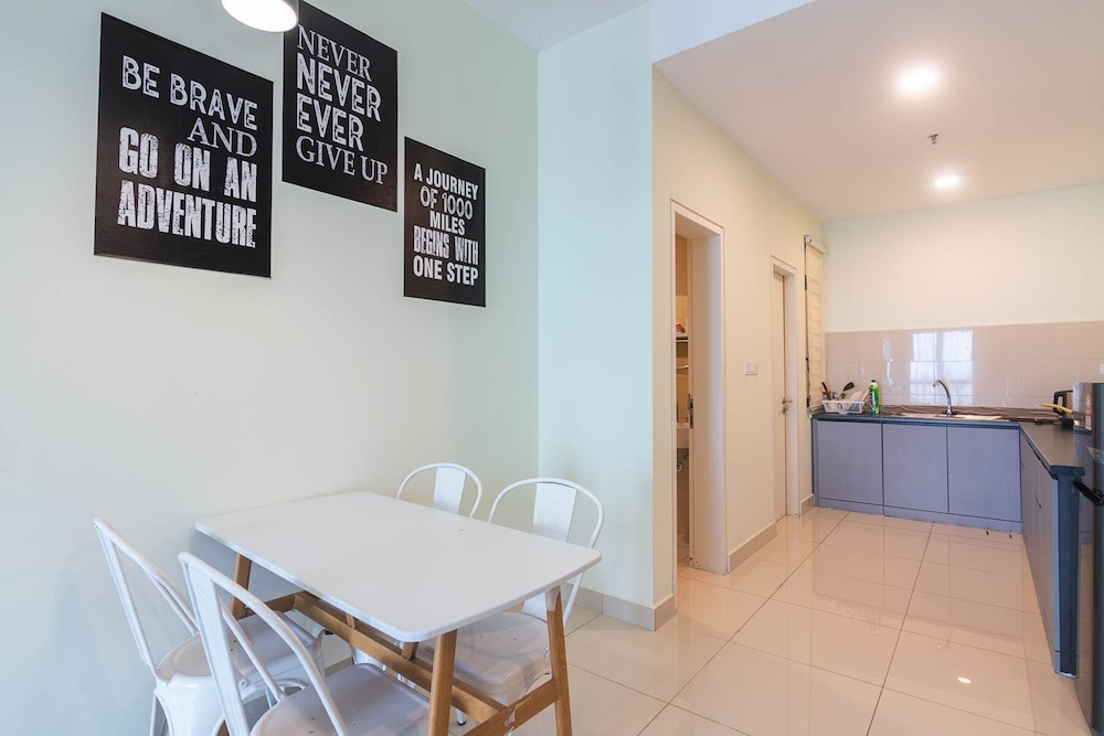 Family 2BR Apartment, Pool, Melaka City