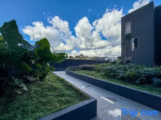 Stylish 1BR Apt in Ivanhoe with Free Parking