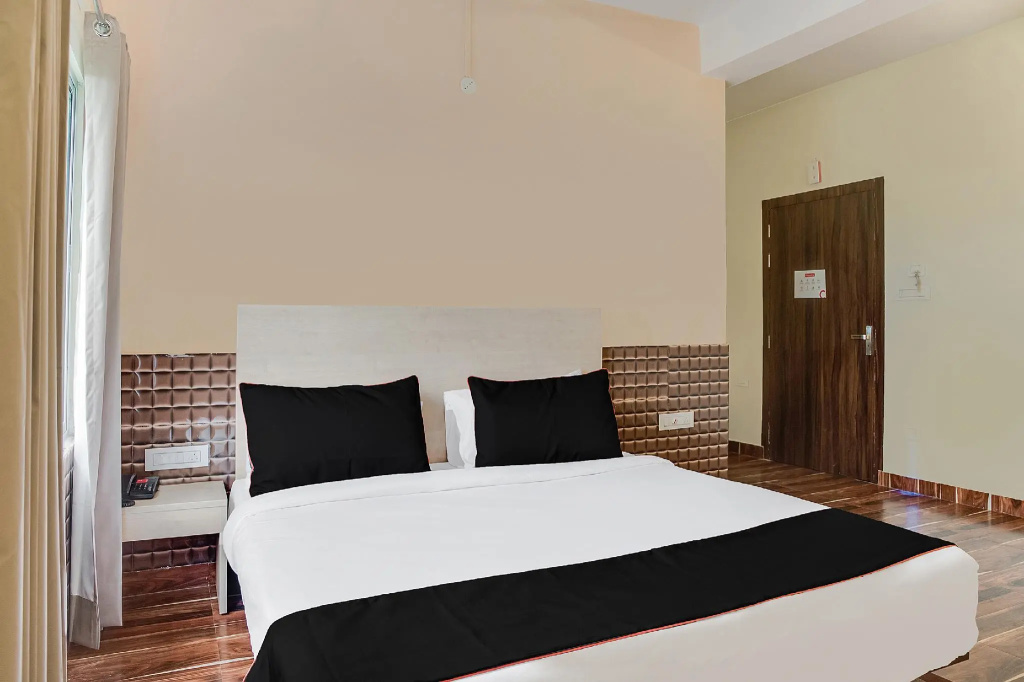 Palm Tree By OYO Rooms