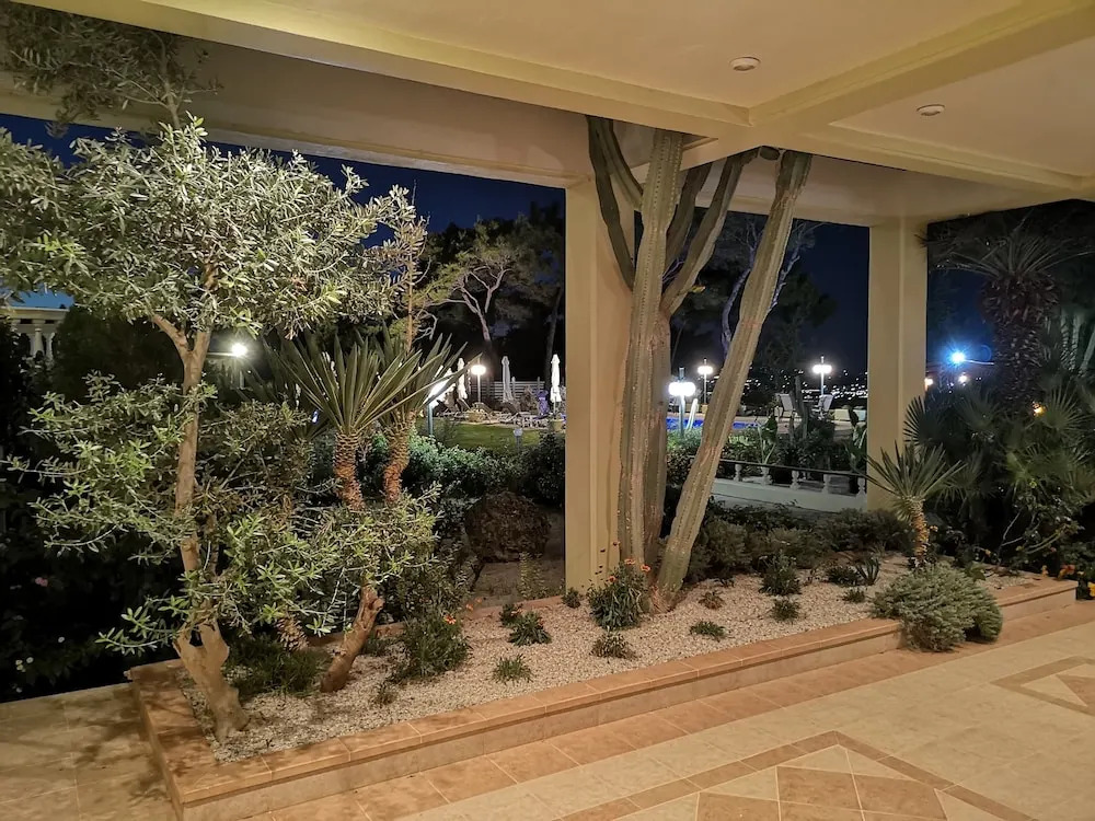 Louis Luxury Villa by living in blue