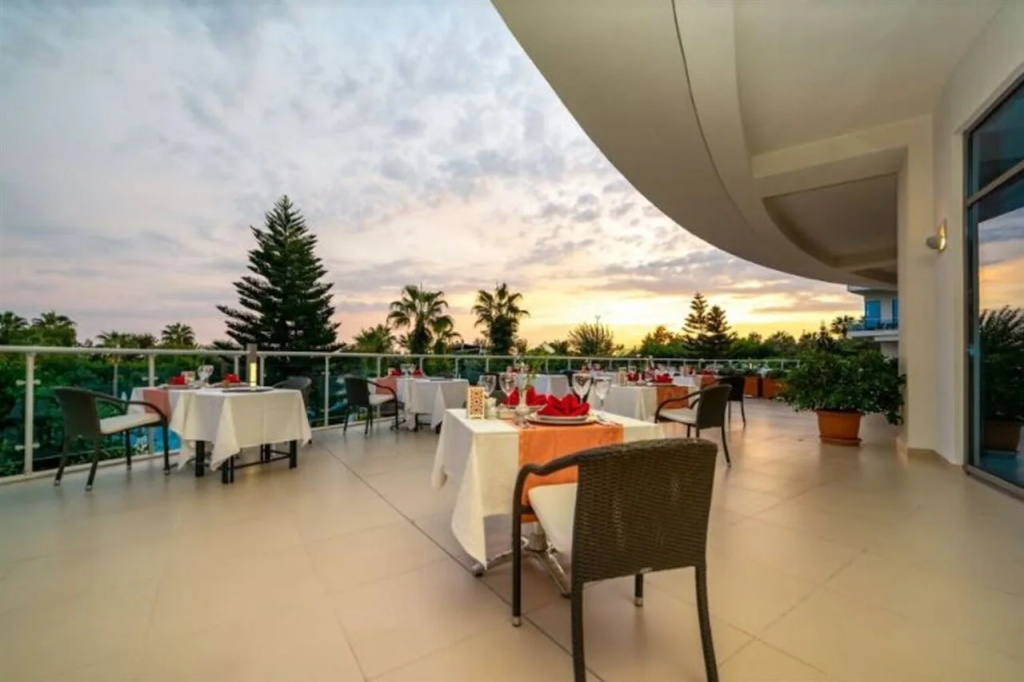 Commodore Elite Suites & Spa