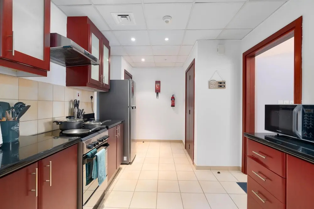 Whitesage - Magnificent Waterfront Apt, Steps From the Beach