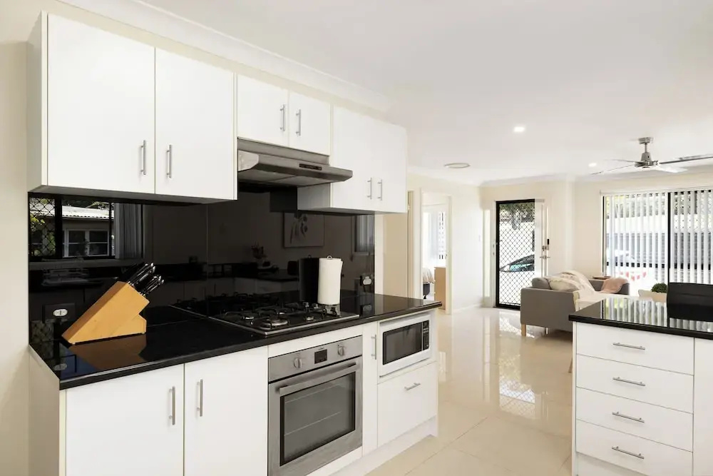 Smart Suites Self Check-in Apartments - 144 Dixon