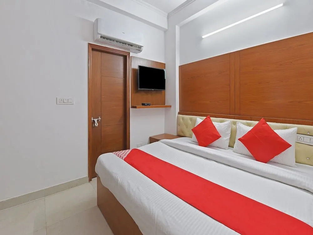 Oyo 19525 Rg Corporate Suites