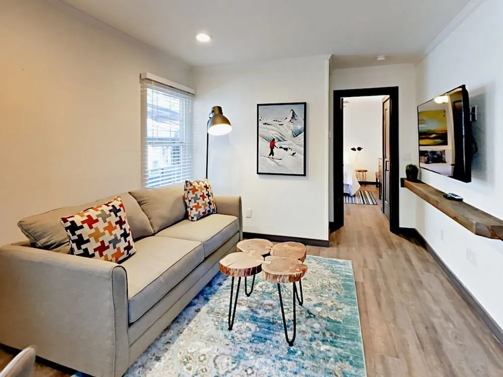 4093 Manzanita Ave Cabin Unit 2