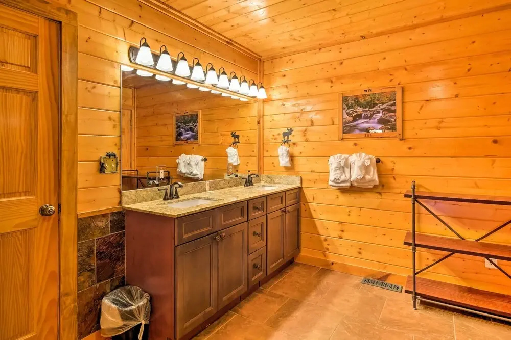 Private Cabin w/ Tree Top Mtn Views: Pets Welcome