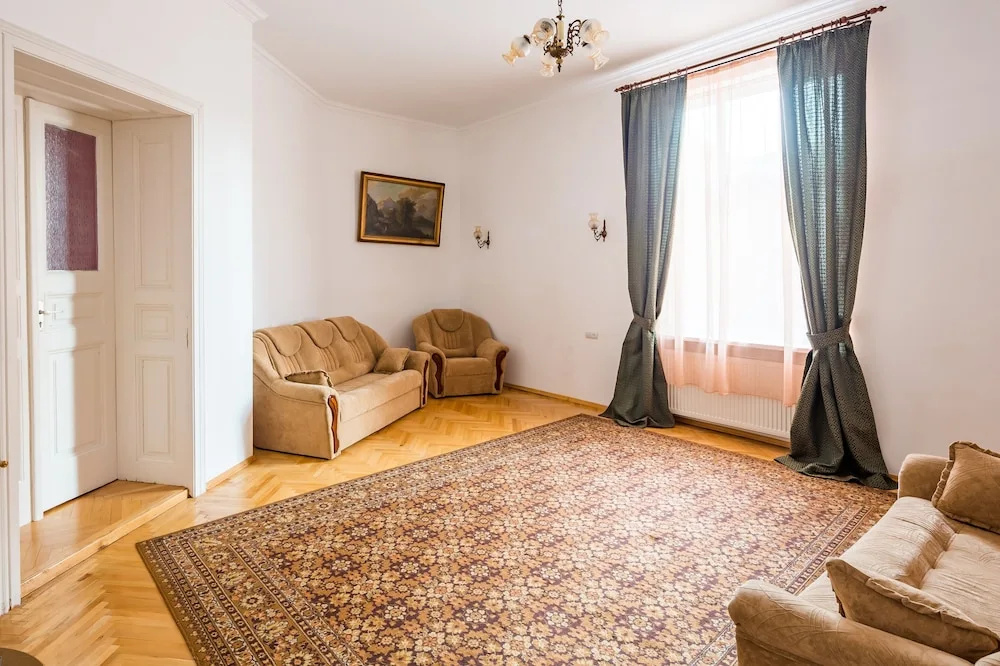 Three rooms on Hnatyuka 3