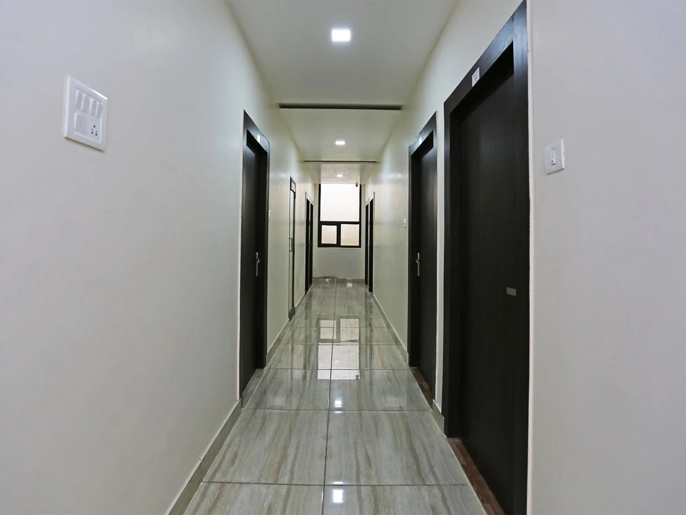 OYO 15098 hotel crystal