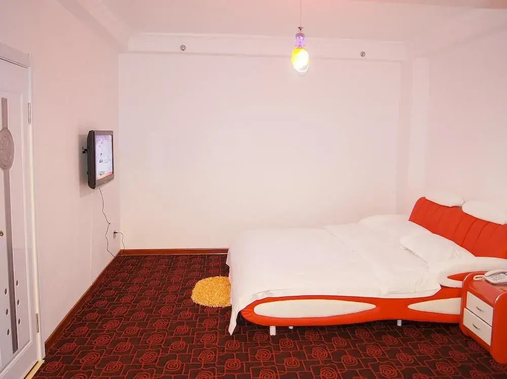 Main Peak Hotel (Baishan West Passenger Transport Terminal 16 Middle School Branch)