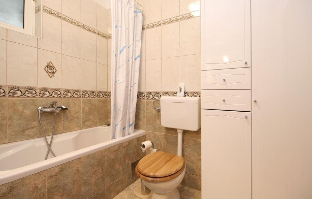 Two-Bedroom Holiday Home Jezera With A Fireplace 05
