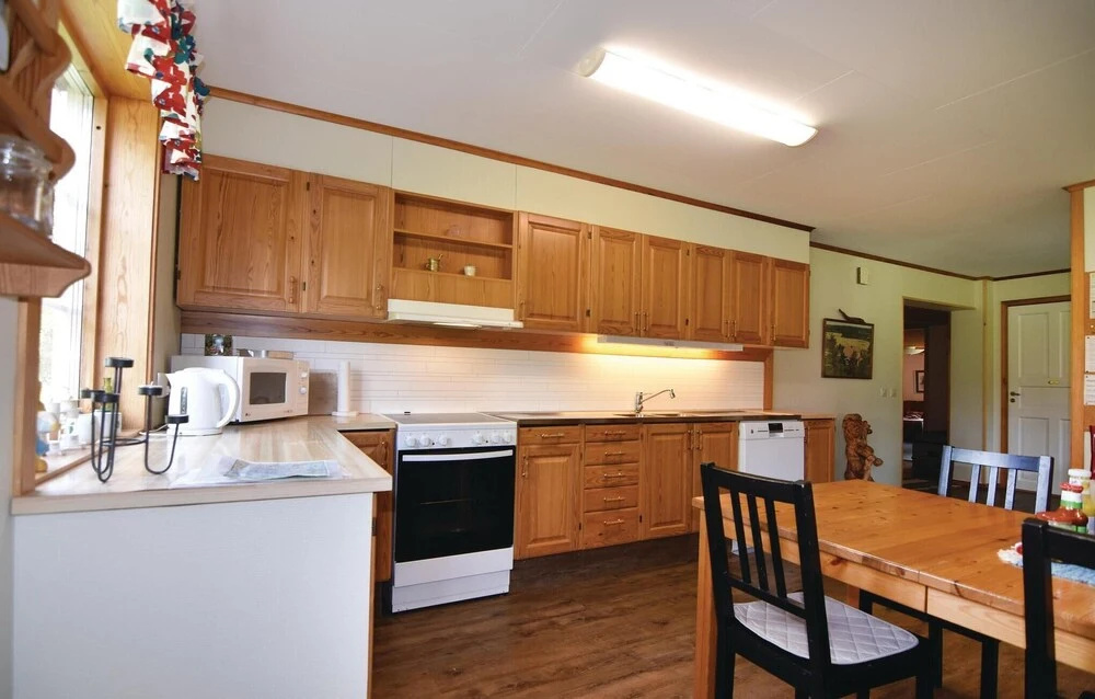 Awesome Home in Ed With 4 Bedrooms and Wifi