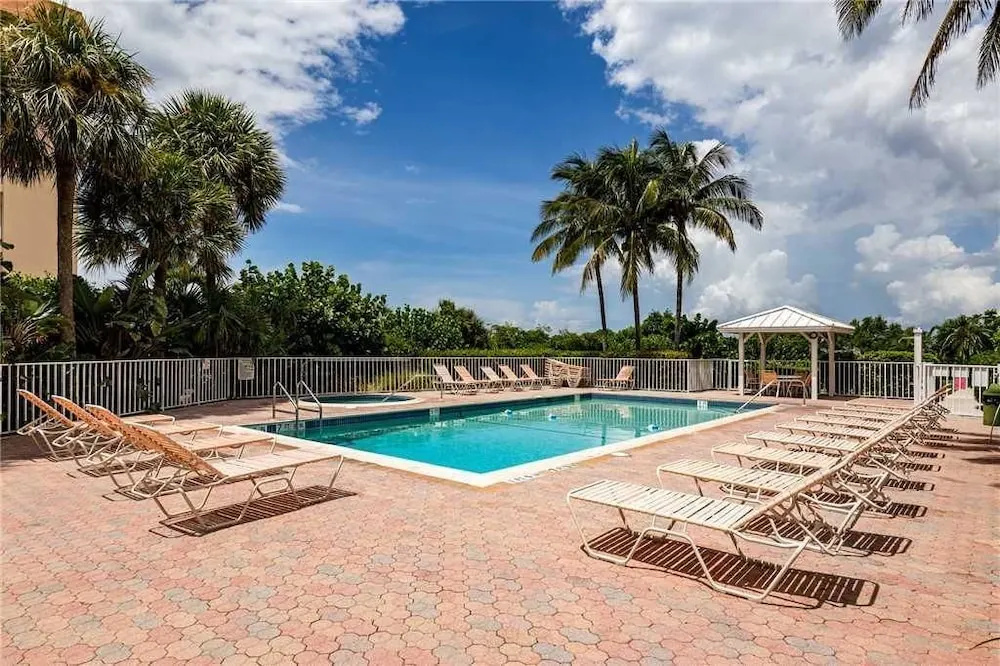 Bermuda Dunes 903