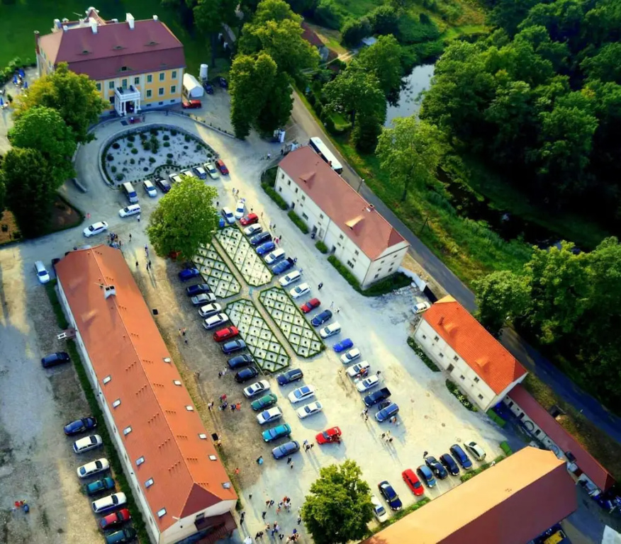 Pałac Wiechlice - Hotel, Restaurant, SPA