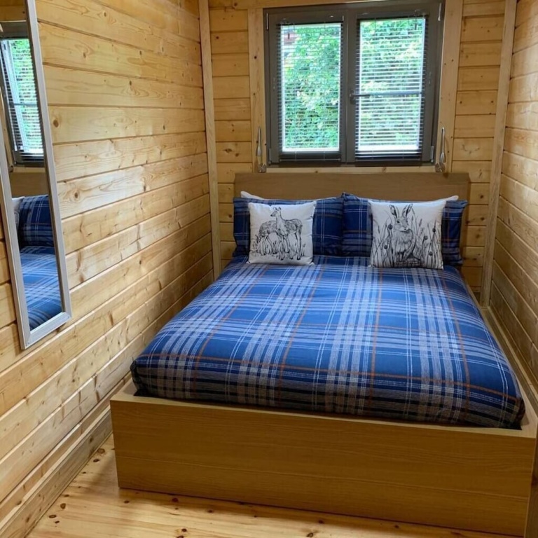 Immaculate Cabin 5 mins to Inverness Dog friendly