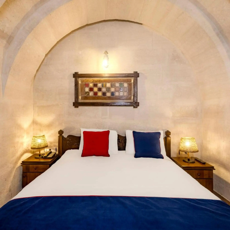 Elite Cave Suites